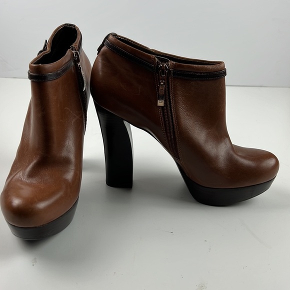 GUESS Gwalade Platform Brown Leather Booties - Picture 3 of 12